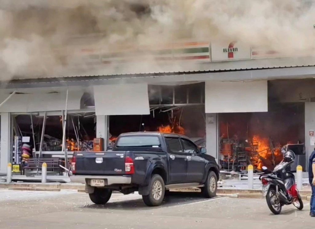 7-Eleven convenience store attacked by Cambodian rocket, 24 July 2025 (Image Source: หมอแล็บแพนด้า Facebook Page)